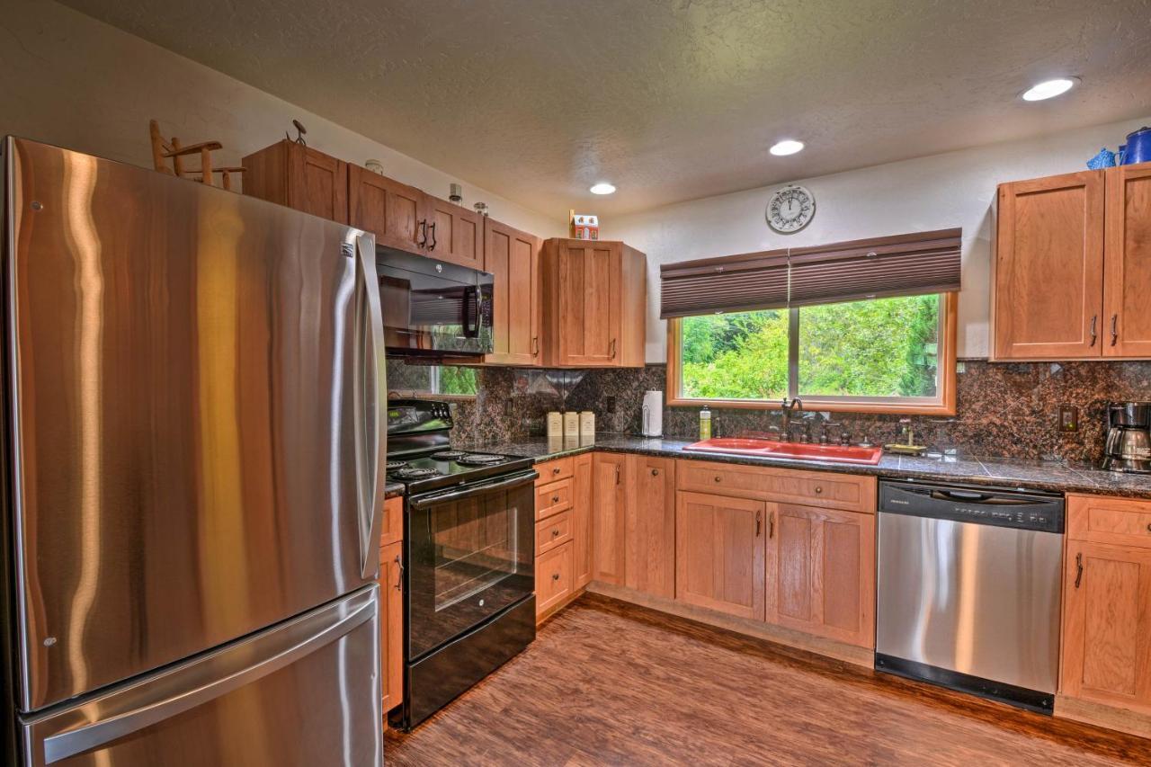Gold Beach Apartment With Activities - 2 Mi To Ocean Exterior photo